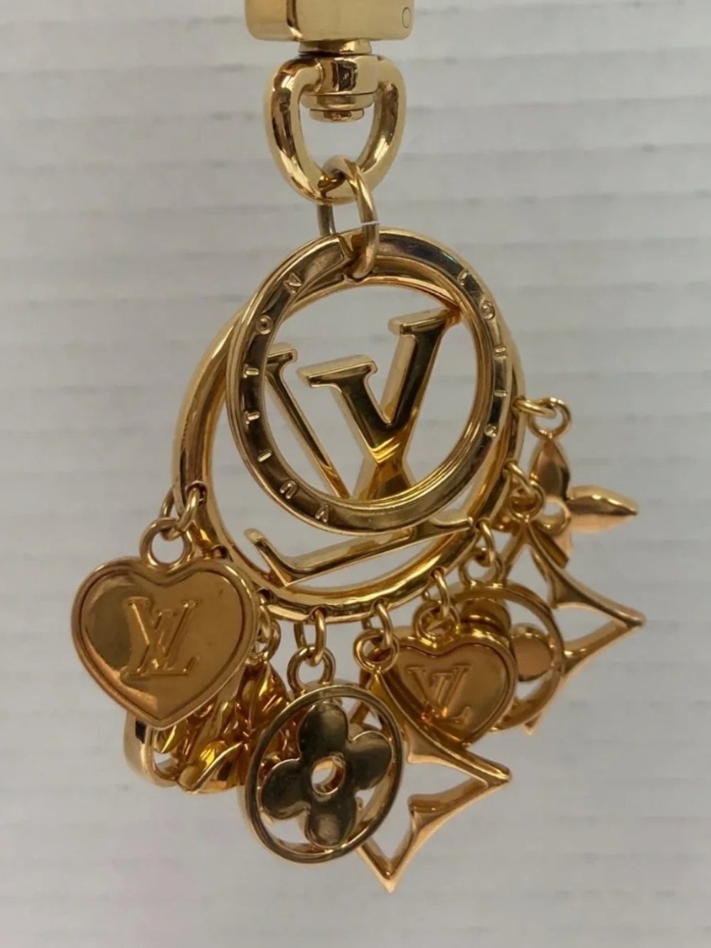 Louis Vuitton Gold Twinkling Circle Keychain RARE - Picture 6 of 6